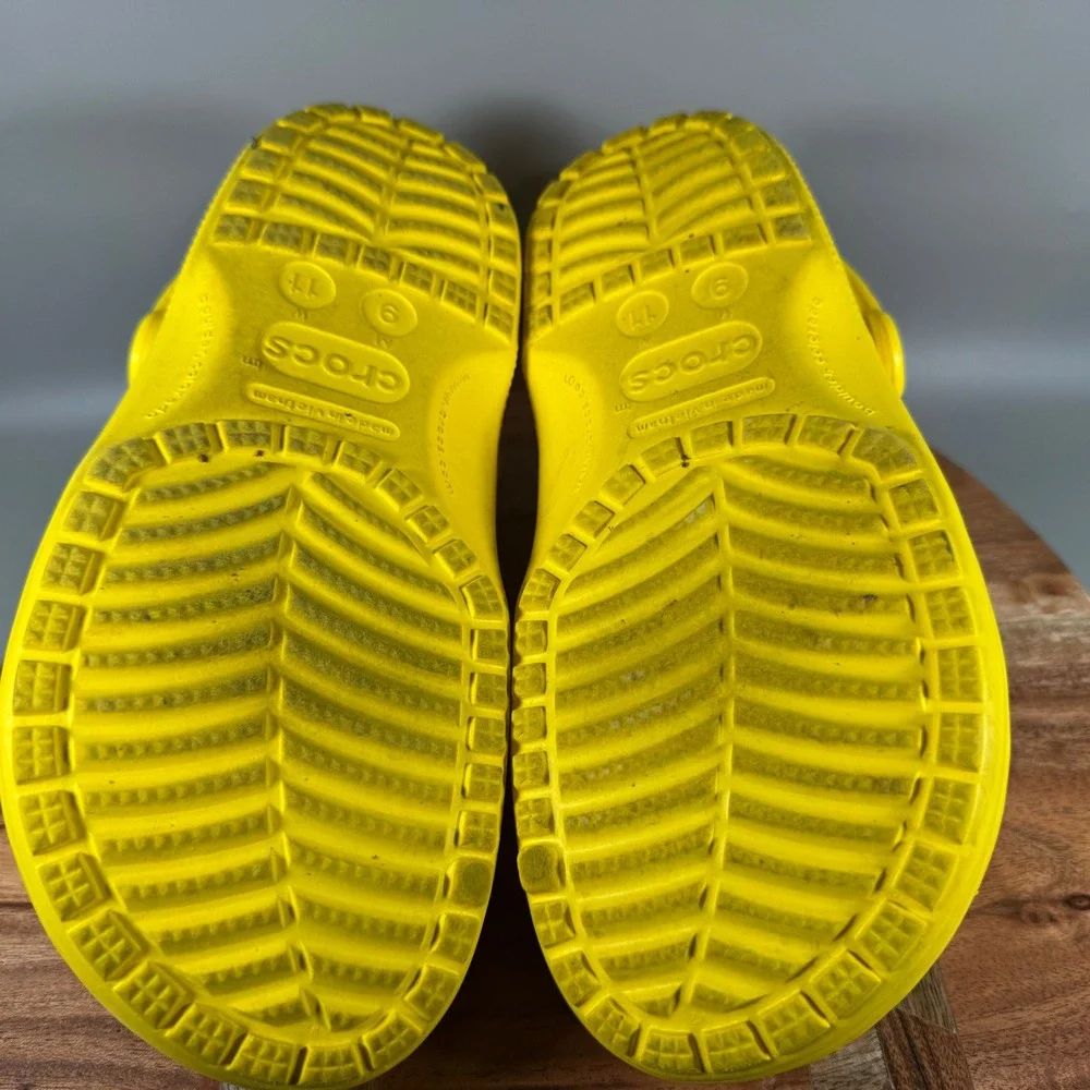 Crocs Classic Clog Lemon Yellow Mens Size 9 Womens 11 Slip On Comfort Shoes